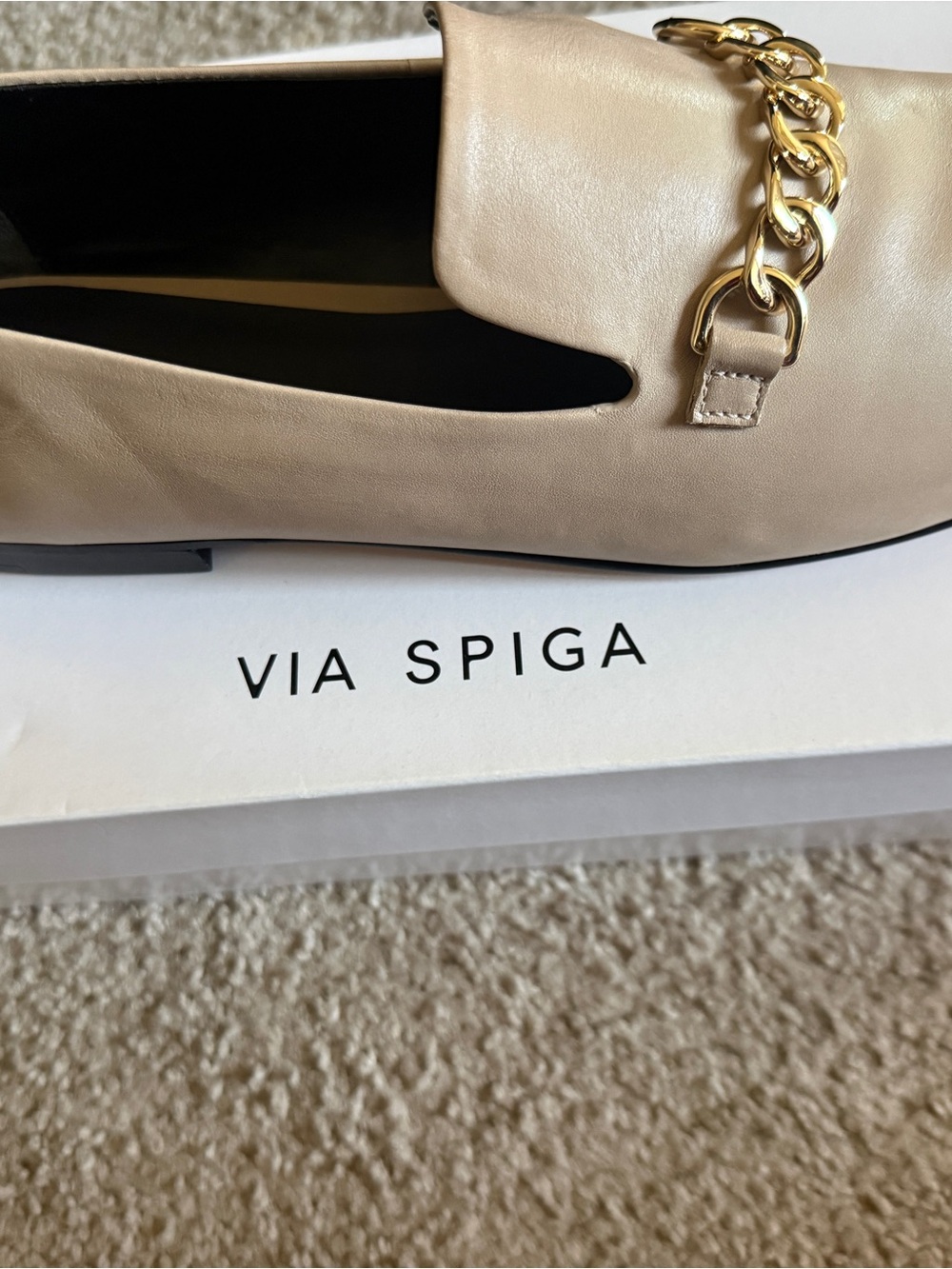 Via Spiga Beige Leather Loafer with Gold Chain - Picture 3 of 3
